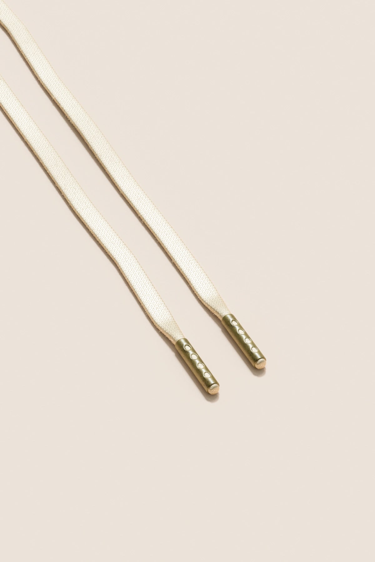 Senkels クリーム 3mm フラットワックス靴ひも ブラスアグレット付き