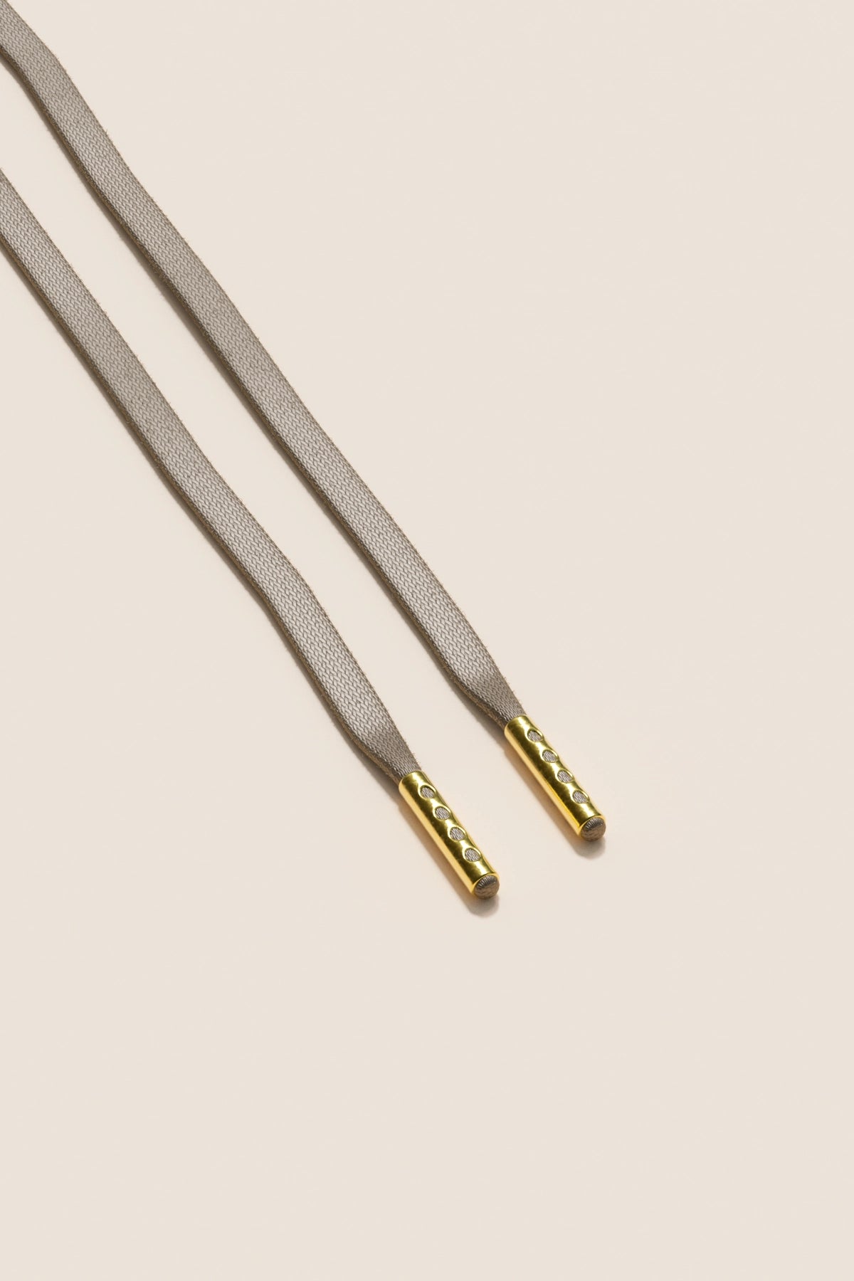 Senkels グラファイトグレー 3mm フラットワックス靴ひも with Gold Aglets