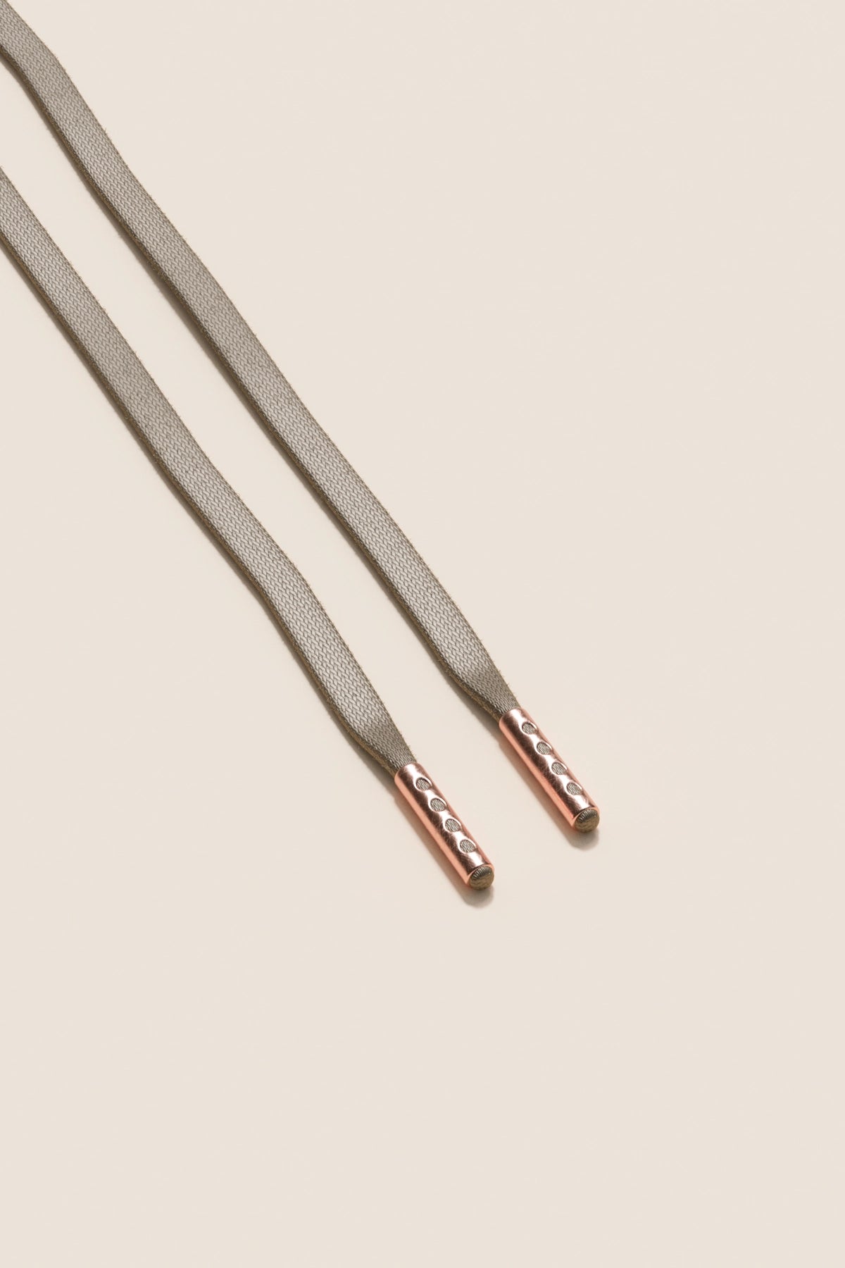 Senkels グラファイトグレー 3mm フラットワックス靴ひも with Rose Gold Aglets