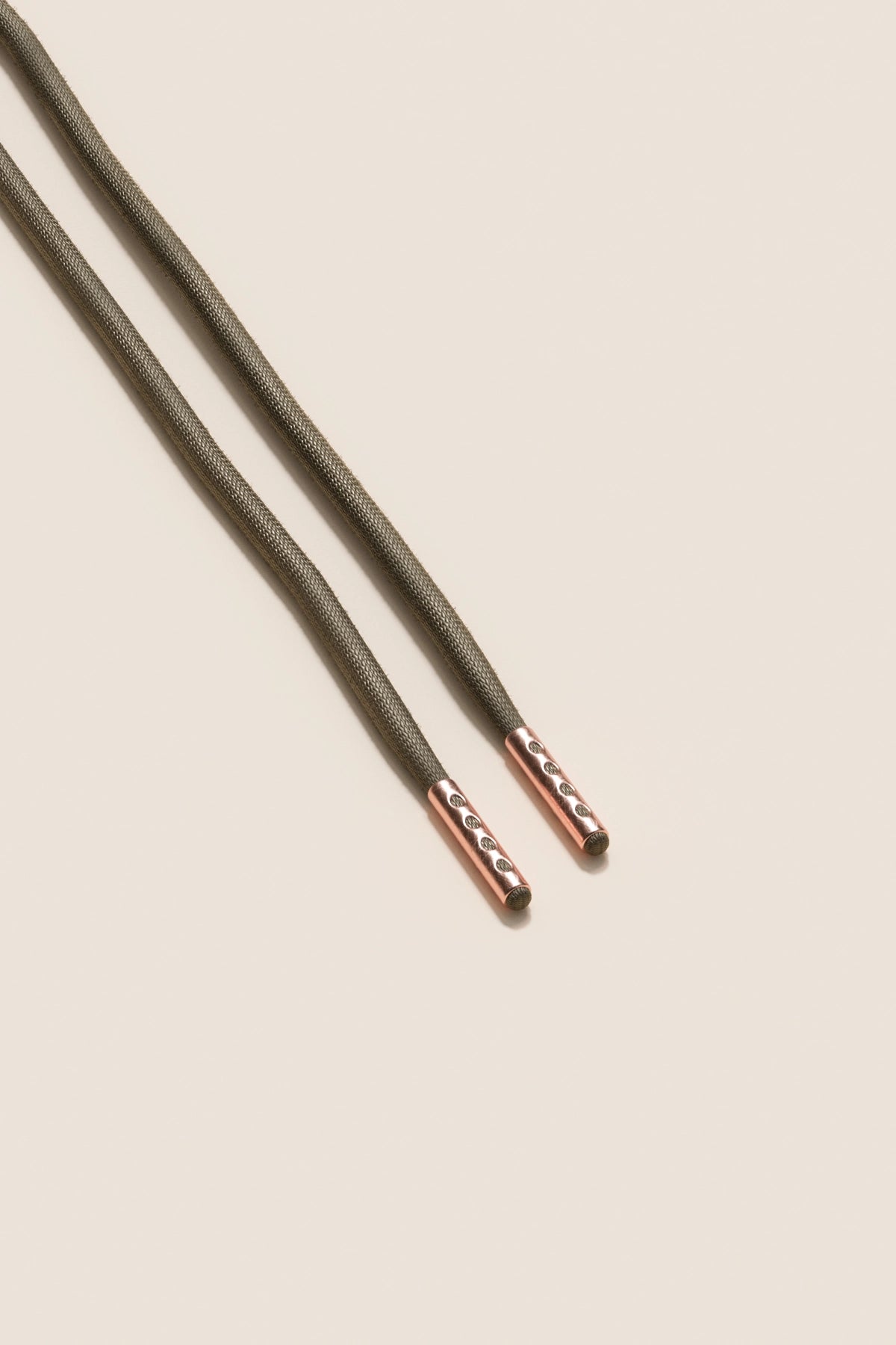 Senkels モーヴグレー 4mm ラウンドワックス靴ひも ローズゴールドアグレット付き