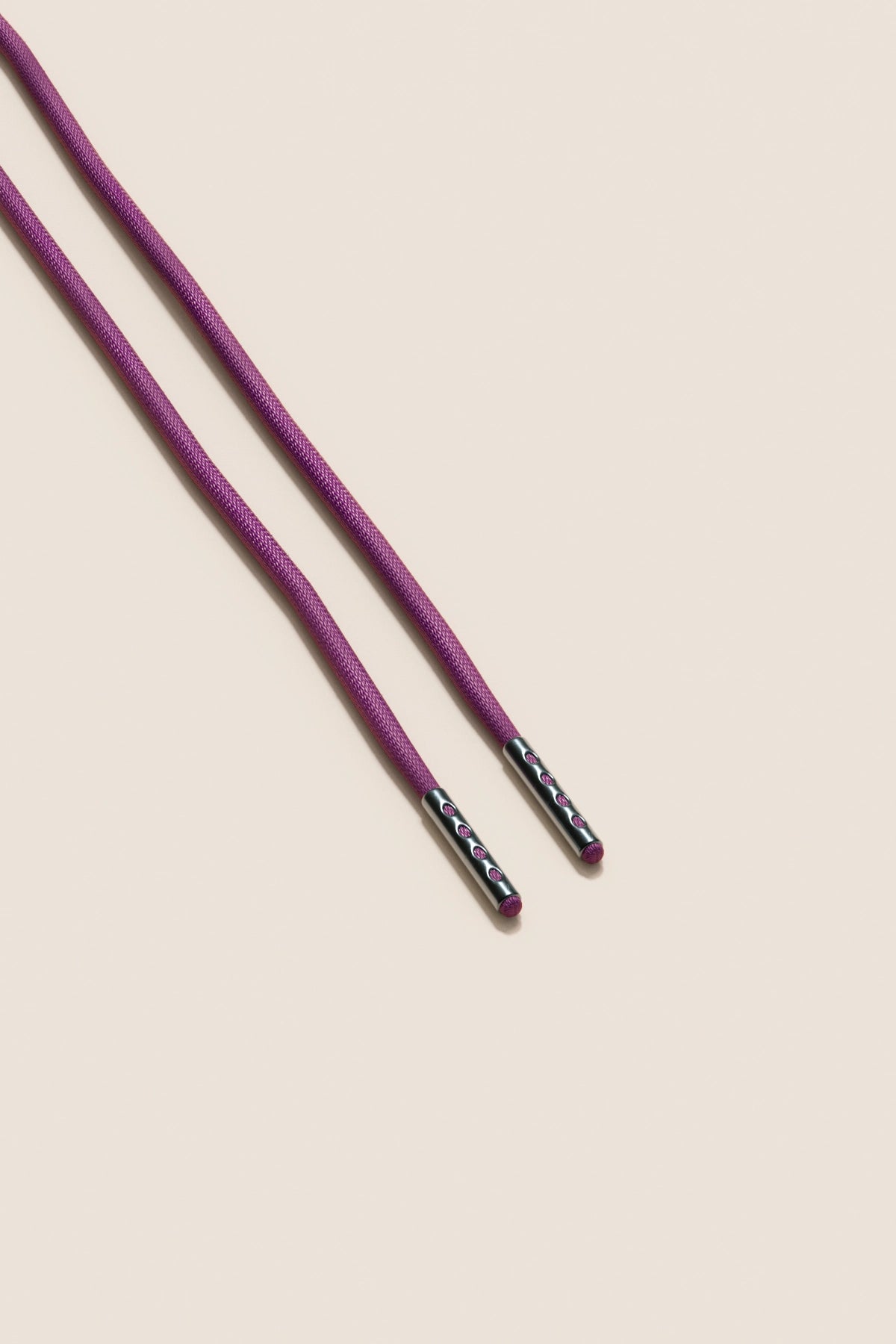 Senkels プラム 2.5mm ラウンドワックス靴ひも with ブラック Nickel Aglets