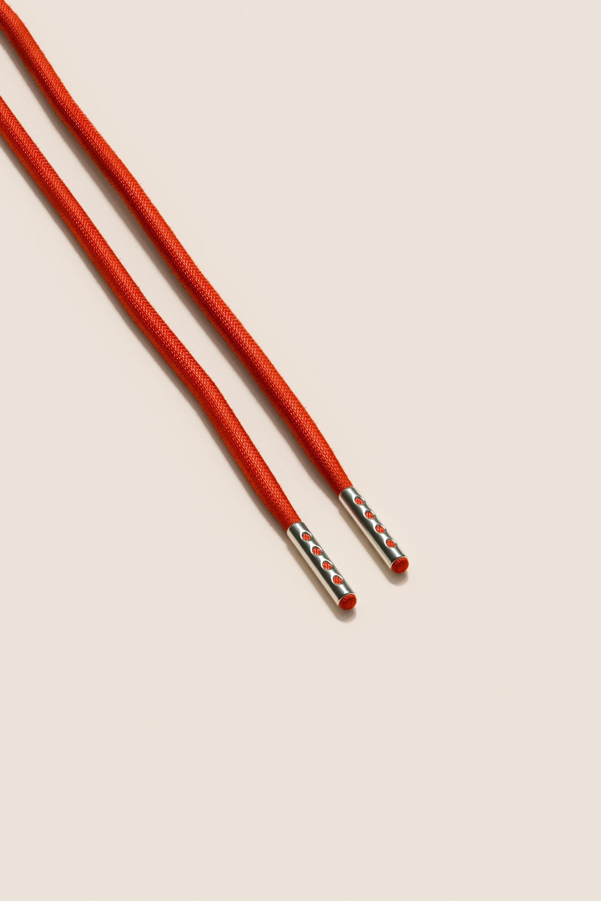 Senkels ポメグラネイト 4mm ラウンドワックス靴ひも ニッケルアグレット付き