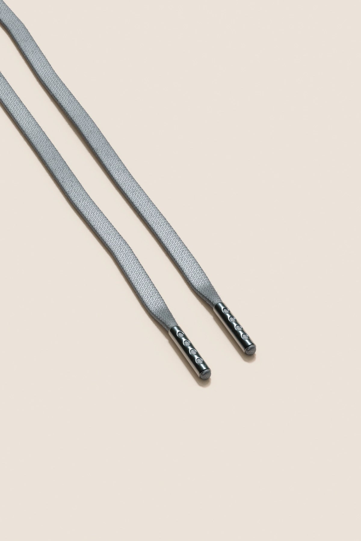 Senkels アルミニウムグレー 3mm フラットワックス靴ひも with ブラック Nickel Aglets