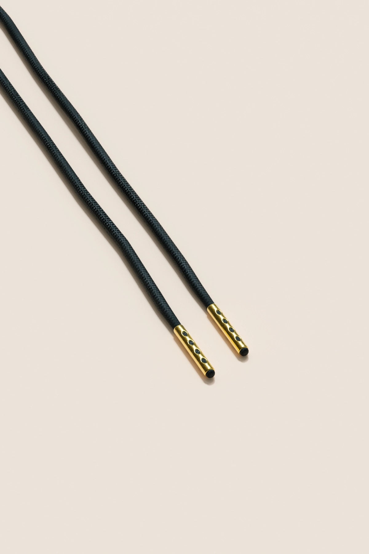 Senkels ブラック 2.5mm ラウンドワックス靴ひも with Gold Aglets