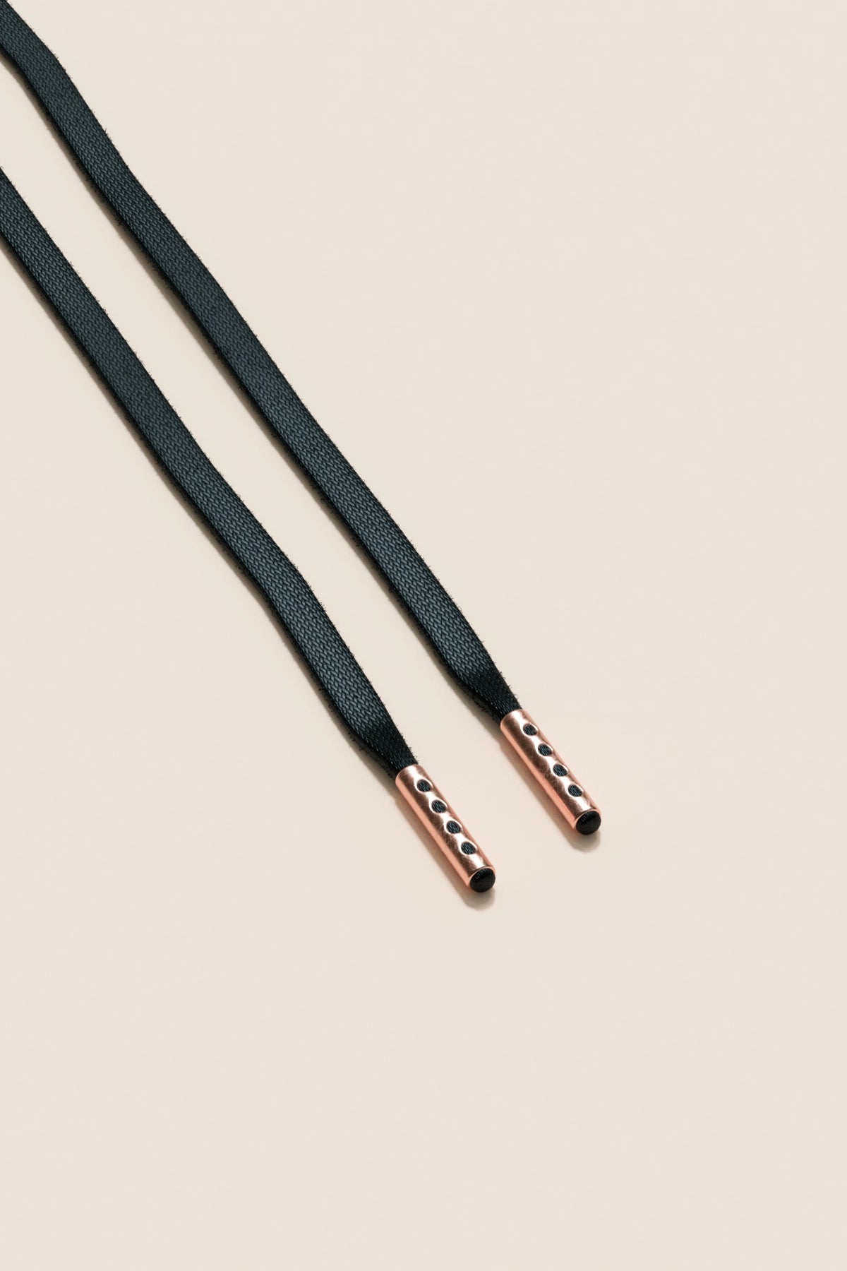 Senkels ブラック 3mm フラットワックス靴ひも with Rose Gold Aglets