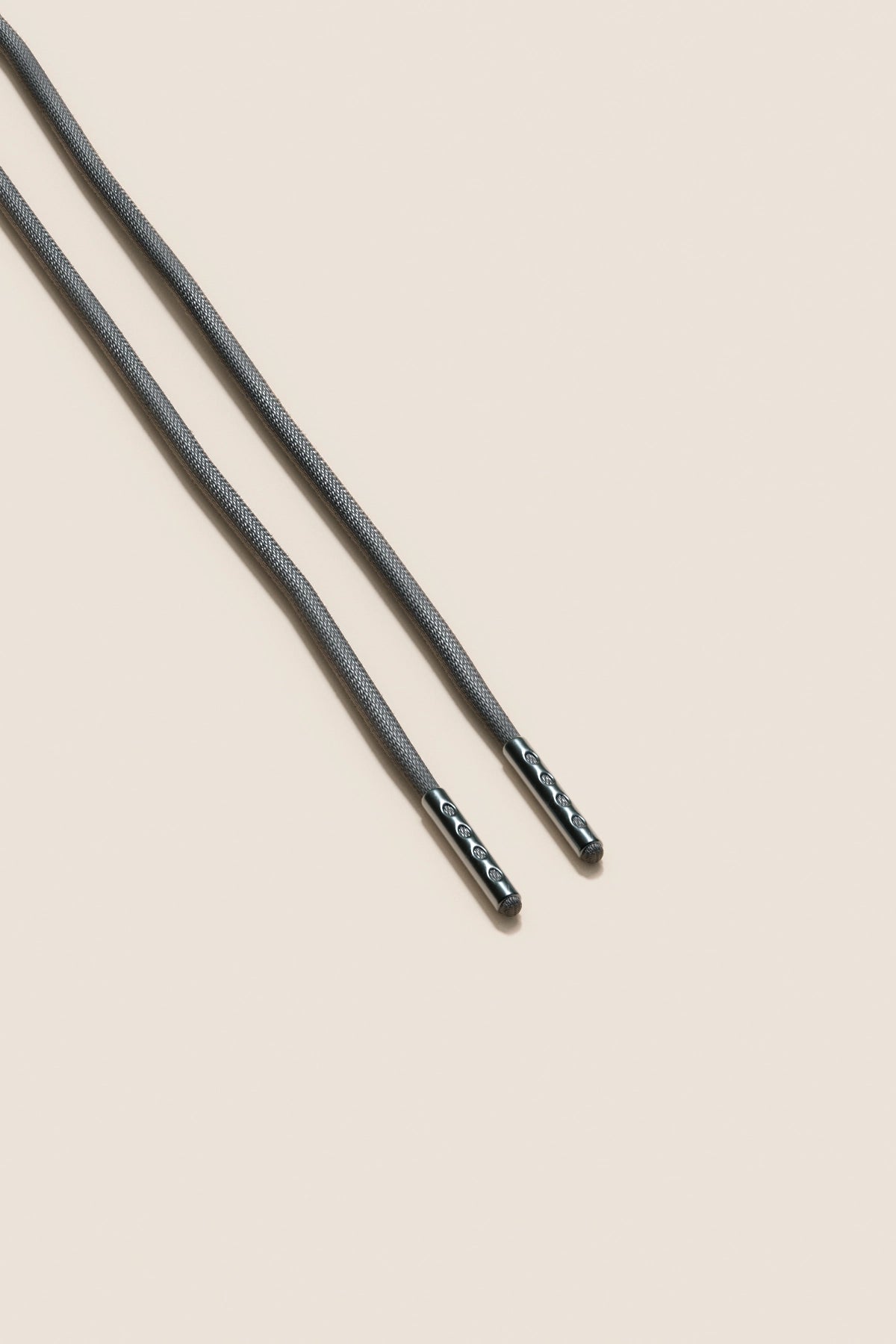 Senkels チャコール 2.5mm ラウンドワックス靴ひも with ブラック Nickel Aglets