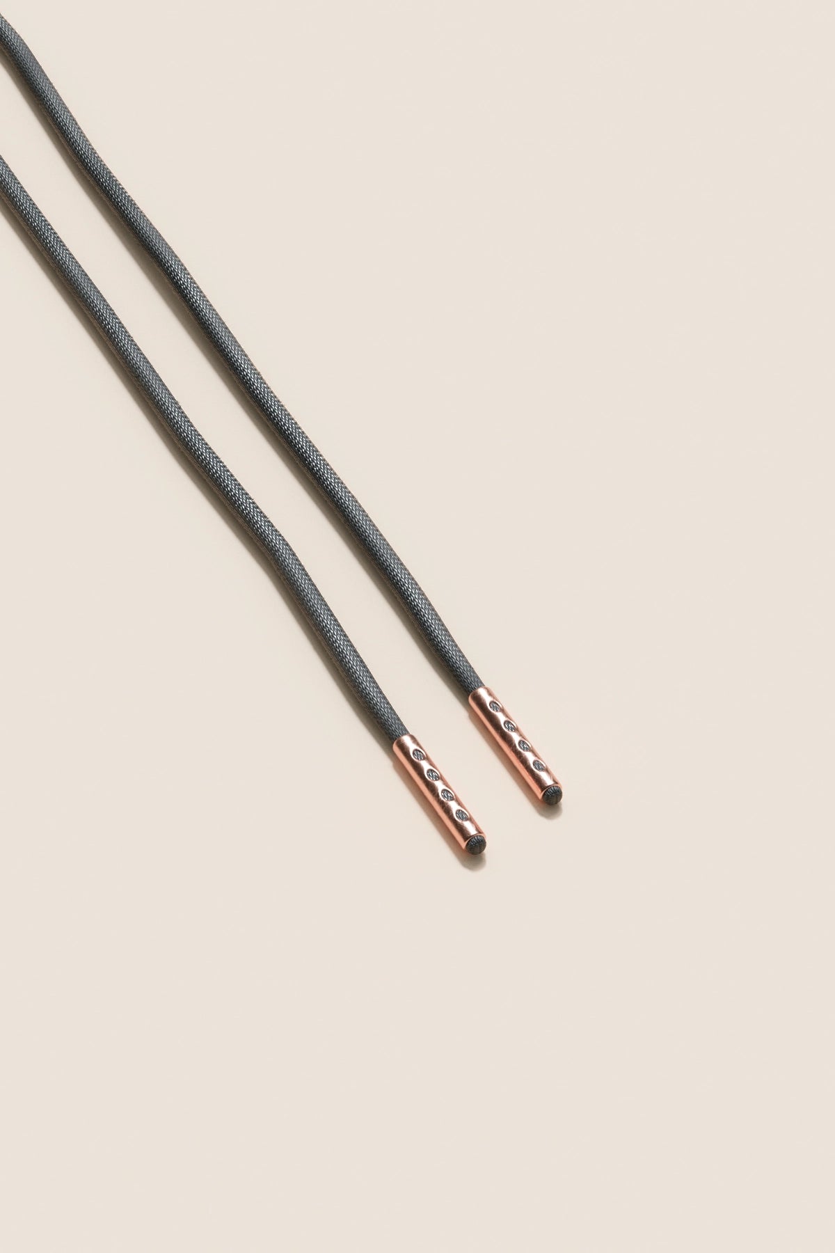 Senkels チャコール 2.5mm ラウンドワックス靴ひも with Rose Gold Aglets