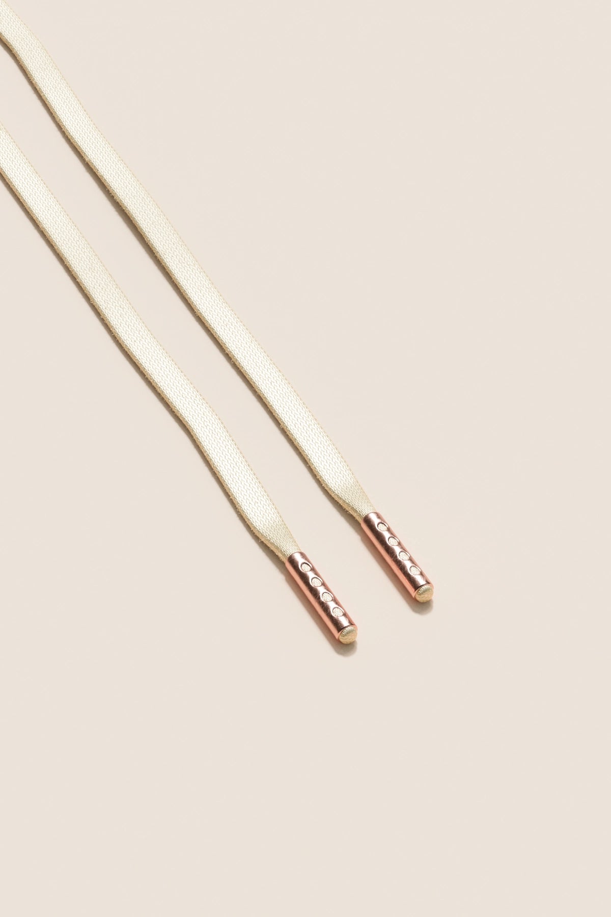 Senkels クリーム 3mm フラットワックス靴ひも ローズゴールドアグレット付き