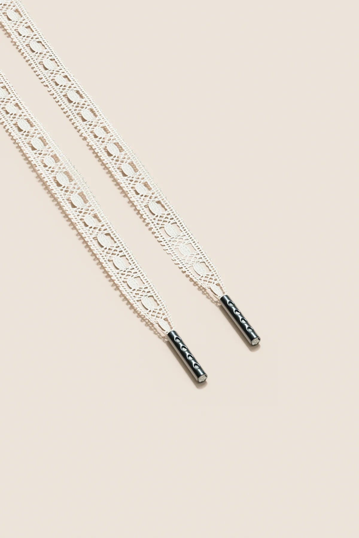 Senkels Cream Crochet Shoelaces with Black Nickel Aglets