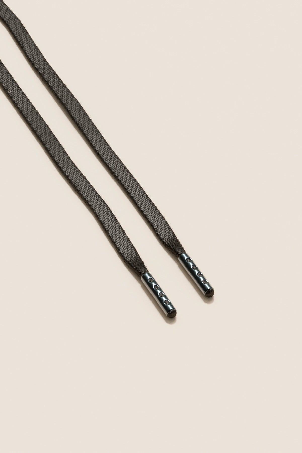 Senkels ダークブラウン 3mm フラットワックス靴ひも with ブラック Nickel Aglets