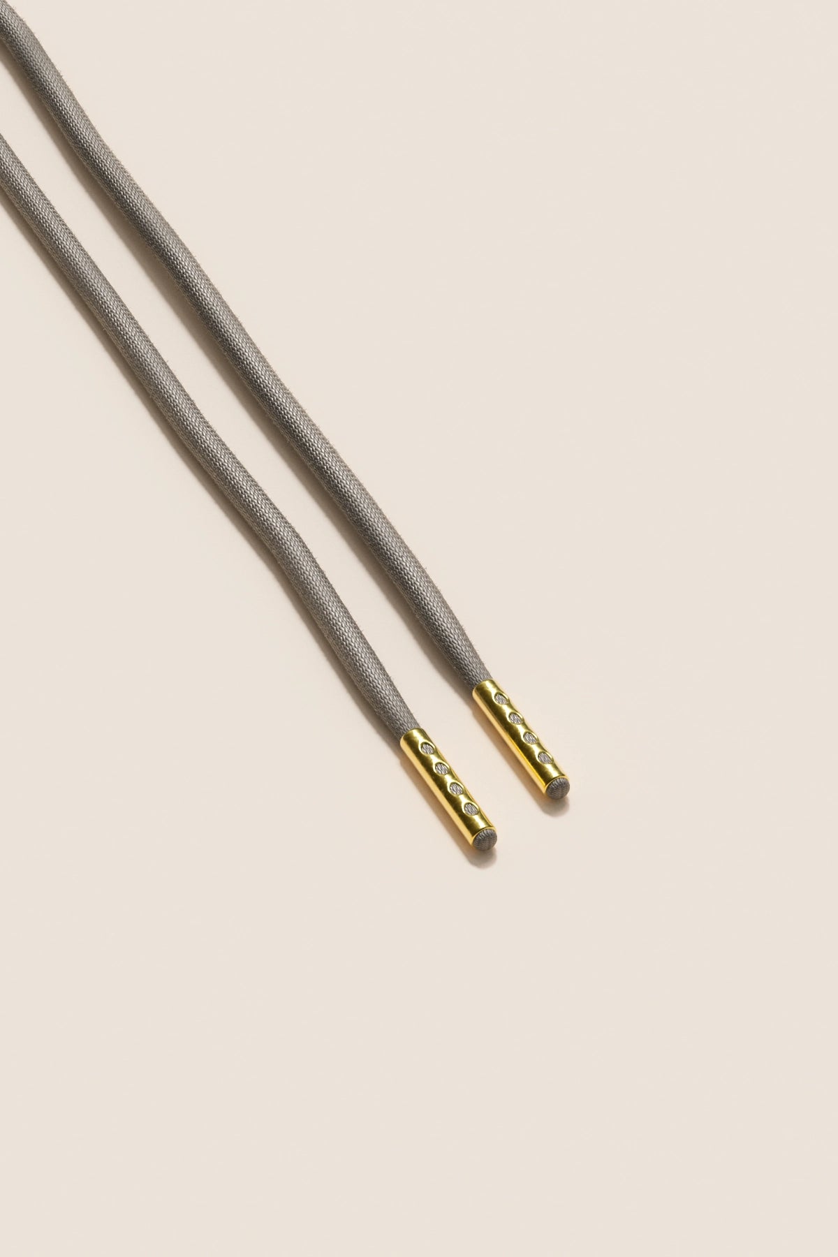 Senkels グラファイトグレー 4mm ラウンドワックス靴ひも with Gold Aglets