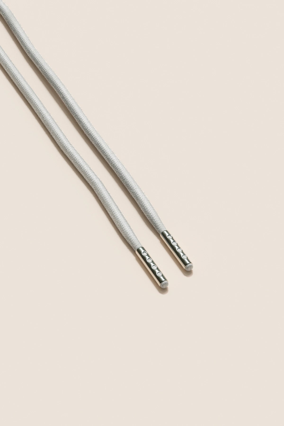 Senkels ライトグレー 4mm ラウンドワックス靴ひも ニッケルアグレット付き