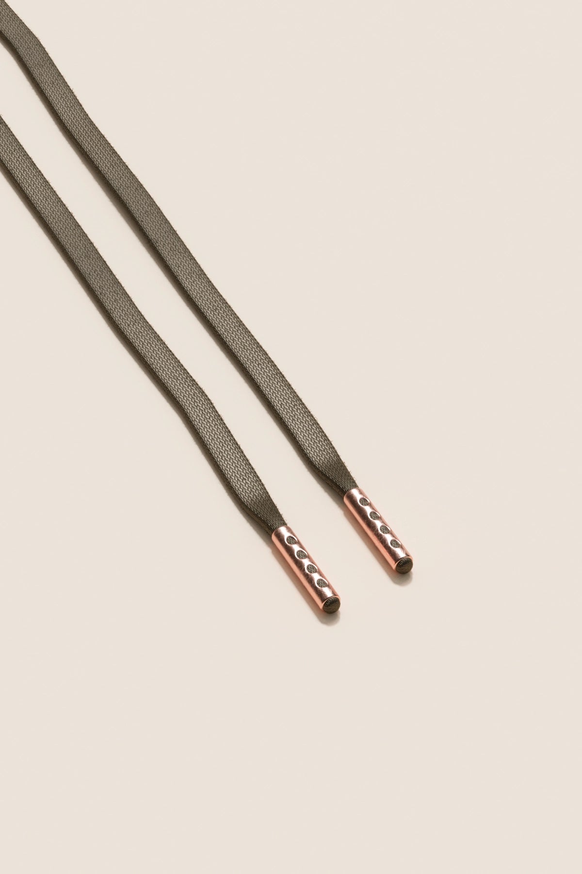 Senkels モーヴグレー  3mm フラットワックス靴ひも with Rose Gold Aglets