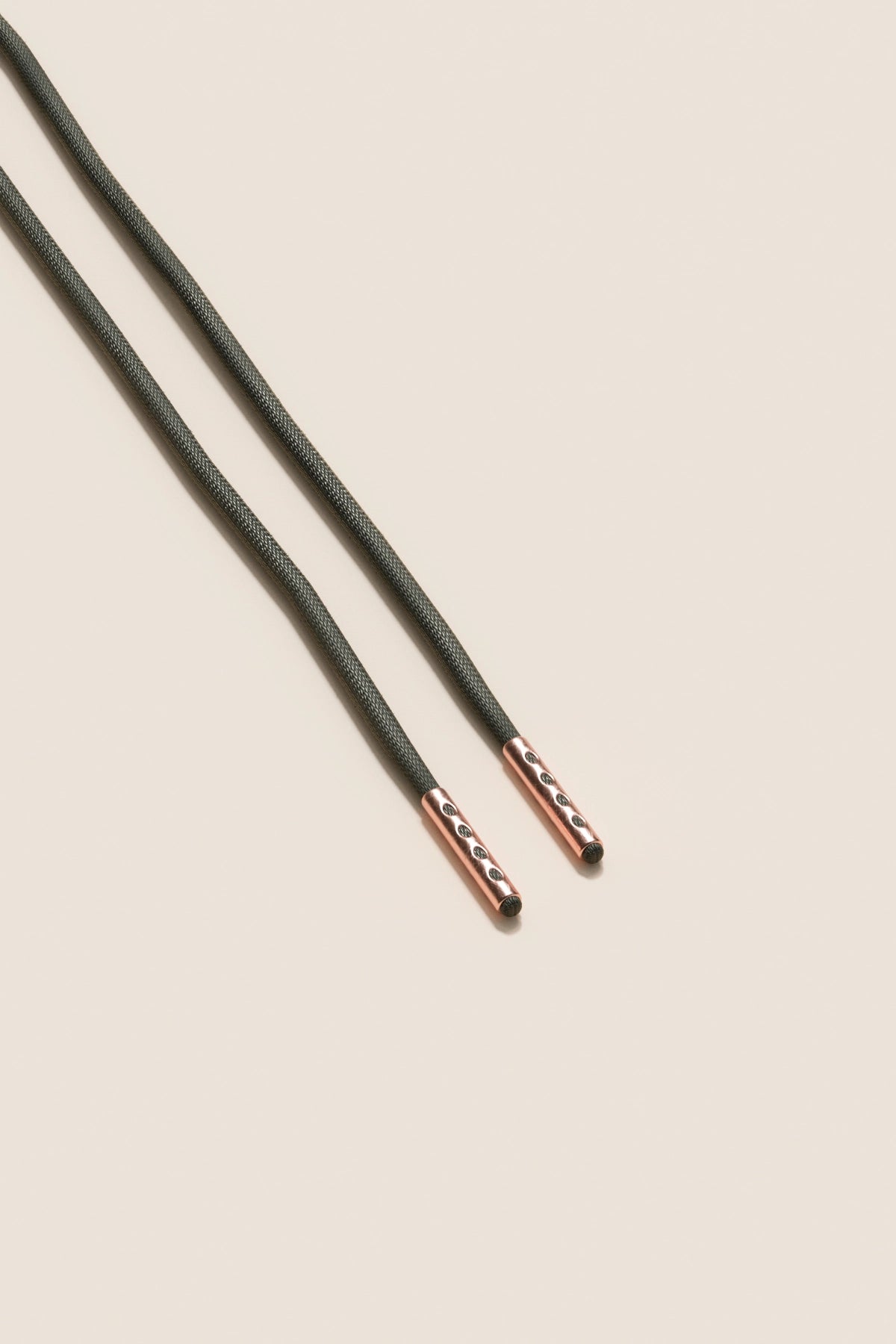 Senkels ナイトグレー 2.5mm ラウンドワックス靴ひも with Rose Gold Aglets