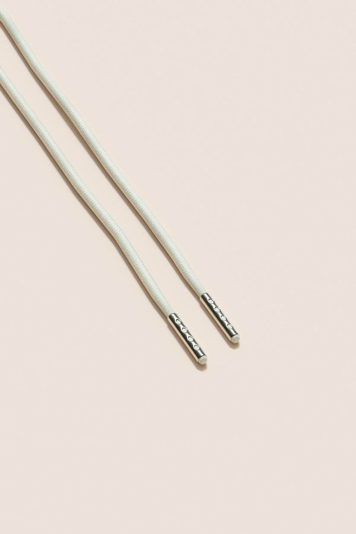 Senkels Off ホワイト 2.5mm ラウンドワックス靴ひも with Nickel Aglets