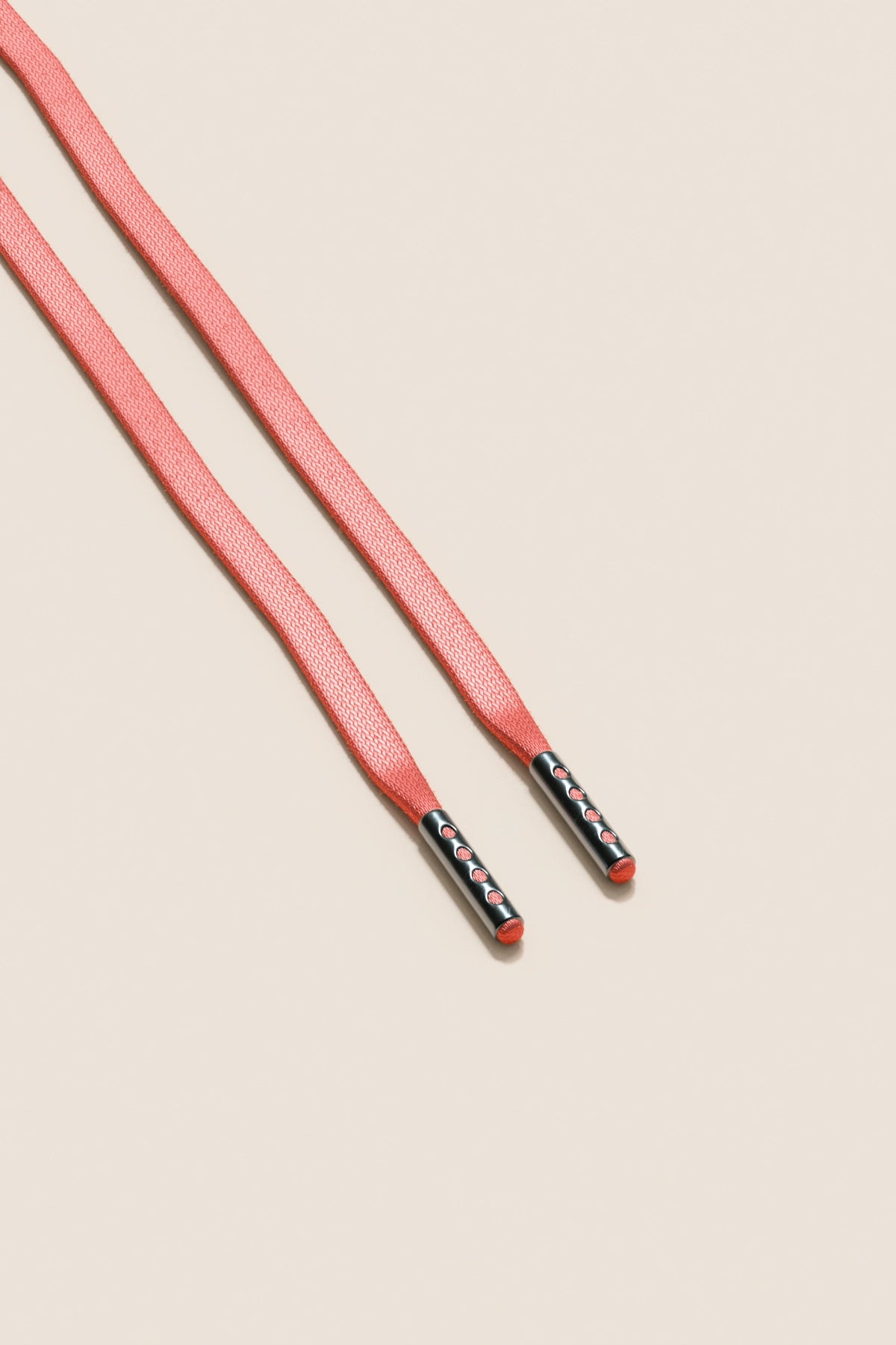 Senkels サーモン 3mm フラットワックス靴ひも with ブラック Nickel Aglets