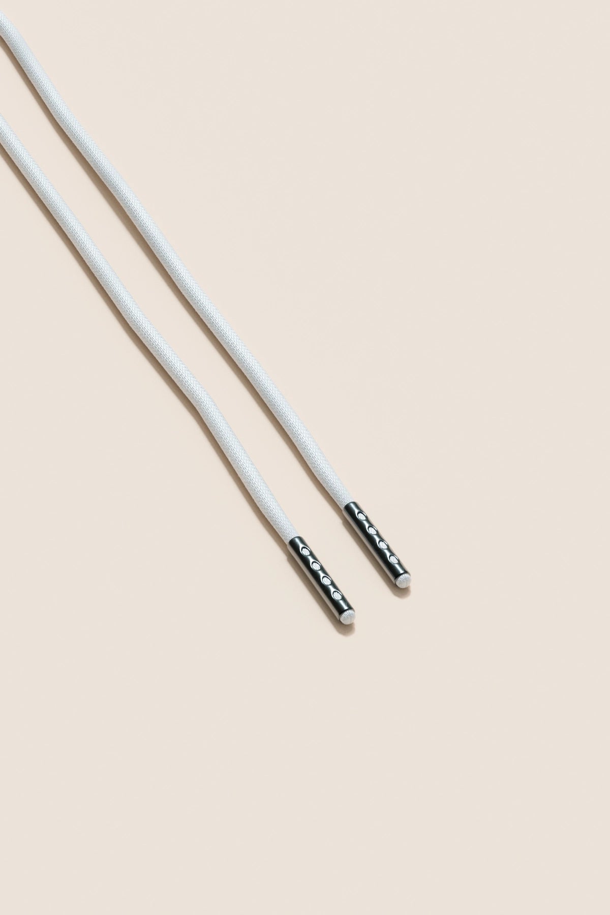 Senkels ホワイト 2.5mm ラウンドワックス靴ひも with ブラック Nickel Aglets
