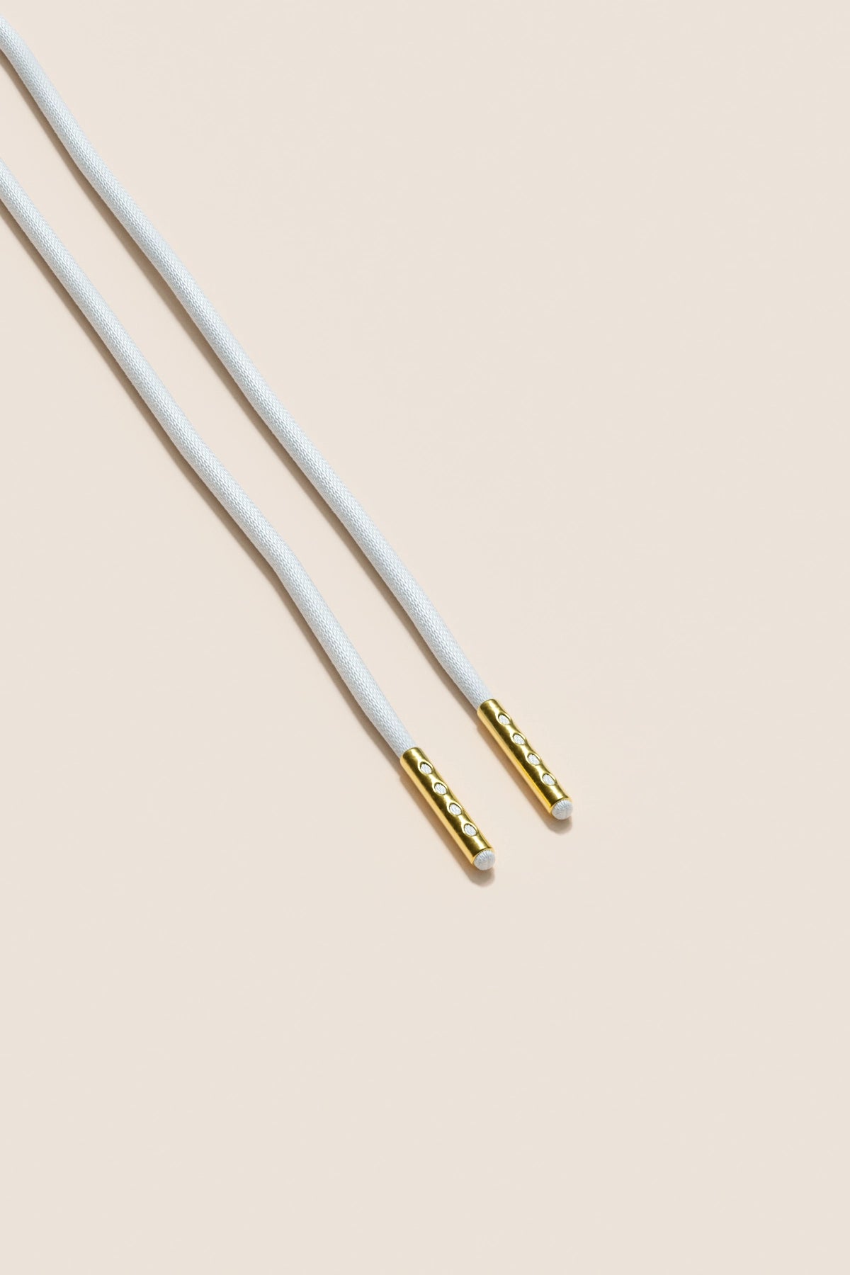 Senkels ホワイト 2.5mm ラウンドワックス靴ひも with Gold Aglets